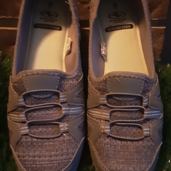 ATHLETIC GRAY SLIP ON SNEAKERS 9 - Picture 2 of 3